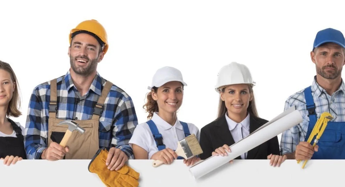 Équipe de professionnels pour une rénovation multi-activités